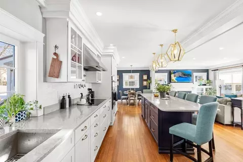 249 Elsinore St, Concord, MA 01742