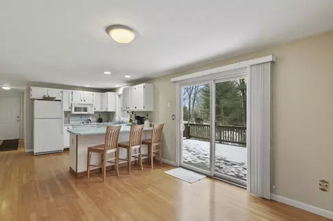 28 Wildflower Dr, Sutton, MA 01590 photo 9