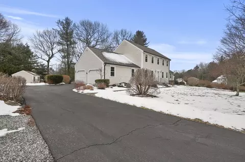 28 Wildflower Dr, Sutton, MA 01590 photo 2