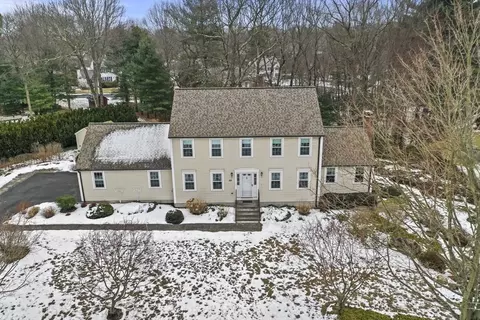 28 Wildflower Dr, Sutton, MA 01590