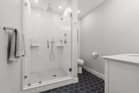 504 E 3rd St, Boston, MA 02127 photo 17