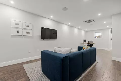 504 E 3rd St, Boston, MA 02127 photo 24