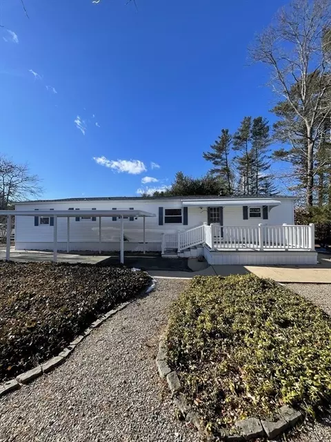 37 Pipers Way, Carver, MA 02330
