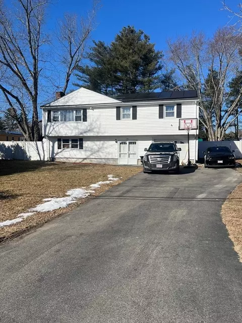 97 Coweeset Dr, Brockton, MA 02301