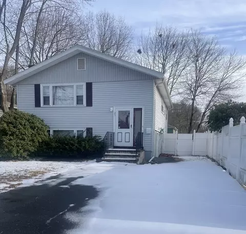 25 Cranston Ave, Dedham, MA 02026