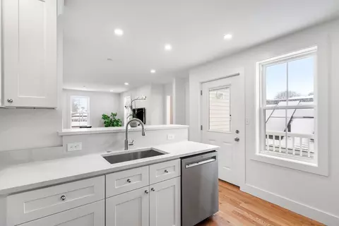 6 Lathrop St #3, Salem, MA 01970