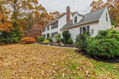 Exterior - 10 Daniels Rd, Mendon, MA 01756 photo 2 of 8