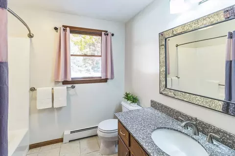 Bath - 10 Daniels Rd, Mendon, MA 01756 photo 2 of 4