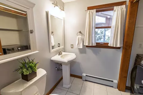 Bath - 10 Daniels Rd, Mendon, MA 01756 photo 1 of 4