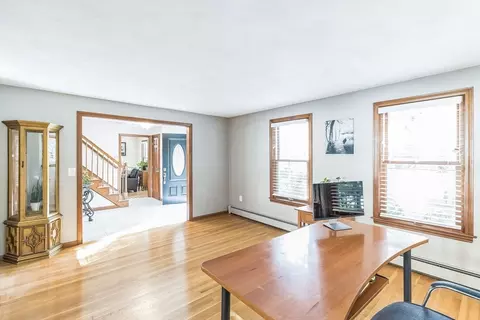 Entry Way - 10 Daniels Rd, Mendon, MA 01756 photo 3 of 4