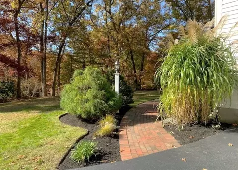 Exterior - 10 Daniels Rd, Mendon, MA 01756 photo 3 of 8