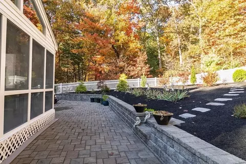 Exterior - 10 Daniels Rd, Mendon, MA 01756 photo 8 of 8