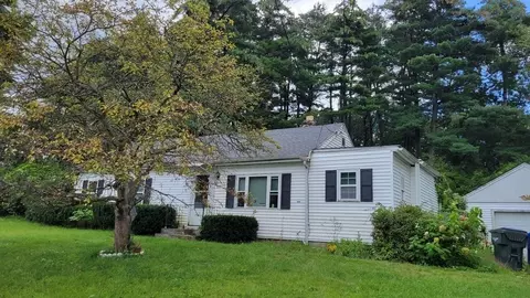 103 Flint St, Springfield, MA 01129 photo 2