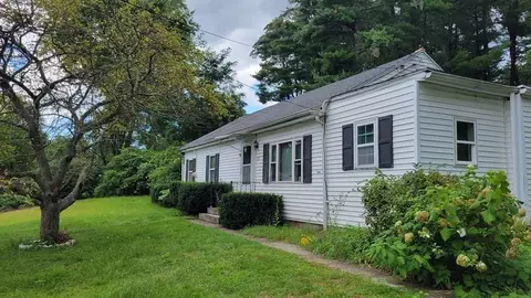 103 Flint St, Springfield, MA 01129 photo 3