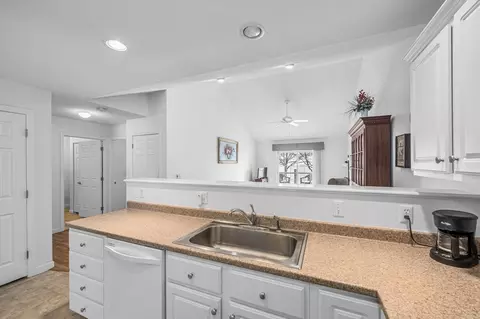 48 Pinecrest Dr #48, Chicopee, MA 01020 photo 10