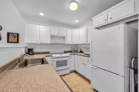 48 Pinecrest Dr #48, Chicopee, MA 01020 photo 9