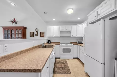48 Pinecrest Dr #48, Chicopee, MA 01020 photo 8