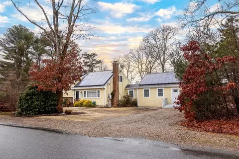 51 Plum Hollow Rd, Falmouth, MA 02536