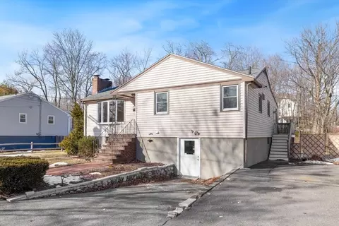 13 Meadowbrook Rd, Saugus, MA 01906 photo 2