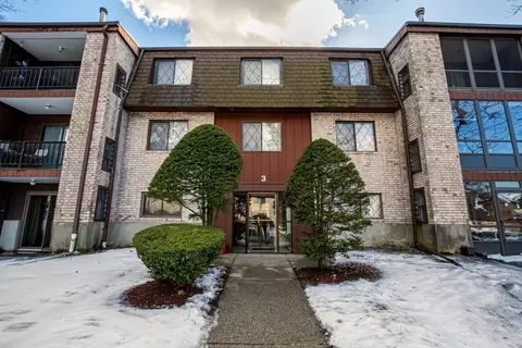 3 Greenbriar Dr #107, North Reading, MA 01864