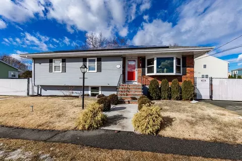 15 Richie Rd, Revere, MA 02151