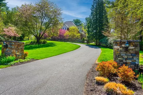6 Stratford Way, Lincoln, MA 01773