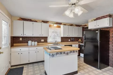 Kitchen - 5 Acushnet Ave, Worcester, MA 01606 photo 1 of 3