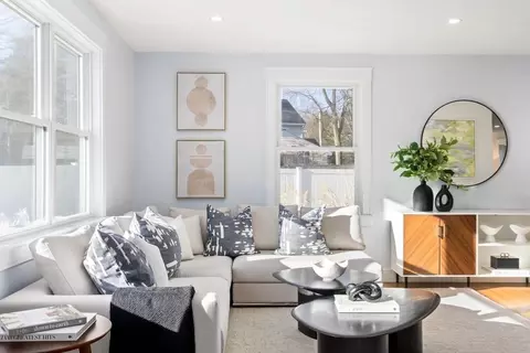 25 Geraldine Dr, Wellesley, MA 02481