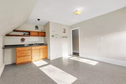 490 Chestnut St, Springfield, MA 01107 photo 17