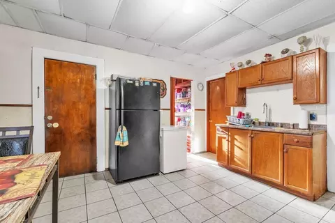 490 Chestnut St, Springfield, MA 01107 photo 3