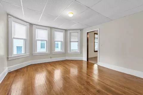 490 Chestnut St, Springfield, MA 01107 photo 12
