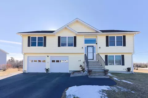 2 Dominique Dr, Webster, MA 01570