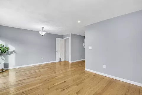 Living - 5 Apple Ridge Rd #5, Maynard, MA 01754 photo 3 of 4