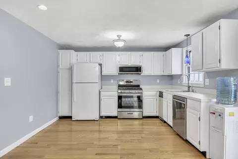 Kitchen - 5 Apple Ridge Rd #5, Maynard, MA 01754 photo 2 of 2