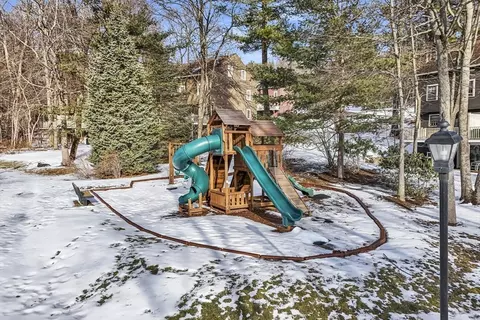 Exterior - 5 Apple Ridge Rd #5, Maynard, MA 01754 photo 4 of 4