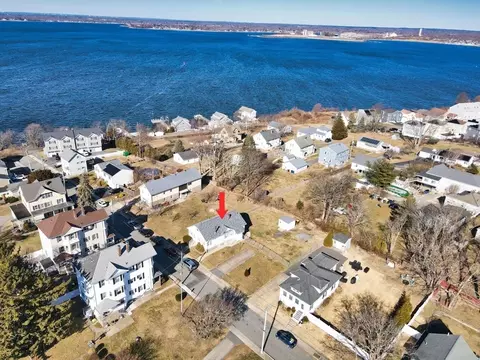 84 Riverview St, Fall River, MA 02724 photo 3