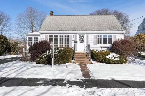 10 Macarthur Cir, Peabody, MA 01960
