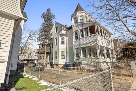 72 Waverly St, Springfield, MA 01107 photo 2