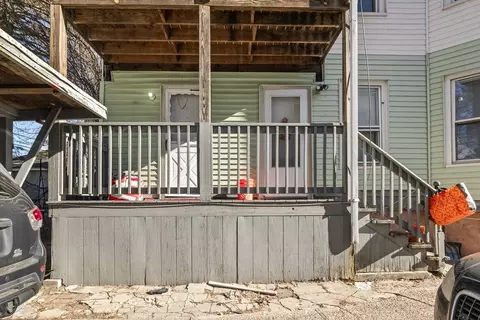 72 Waverly St, Springfield, MA 01107 photo 4
