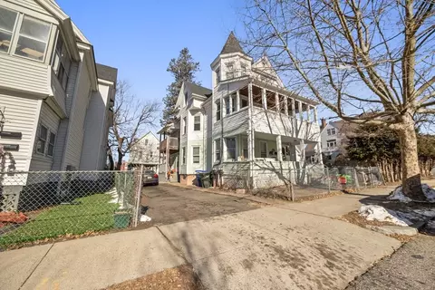 72 Waverly St, Springfield, MA 01107 photo 3