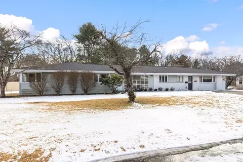 5 Richard Rd, Hingham, MA 02043