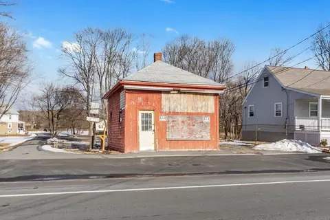 138 High St, Danvers, MA 01923 photo 3