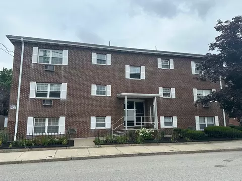 31 Pond St #6, Waltham, MA 02451