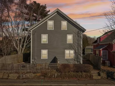 55 Green St, Marblehead, MA 01945