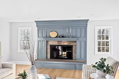 Living - 5 New Towne Dr, Hingham, MA 02043 photo 3 of 4