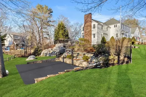 Exterior - 5 New Towne Dr, Hingham, MA 02043 photo 2 of 4