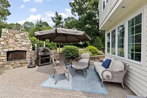 Exterior - 5 New Towne Dr, Hingham, MA 02043 photo 4 of 4