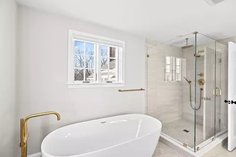 Bath - 5 New Towne Dr, Hingham, MA 02043 photo 4 of 7
