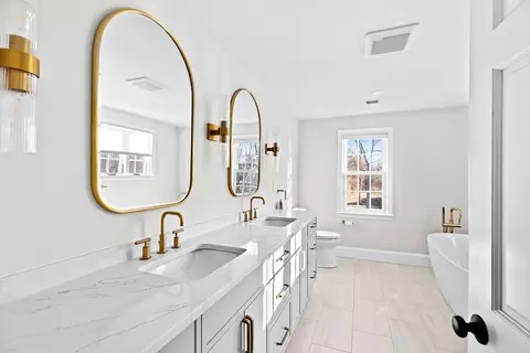 Bath - 5 New Towne Dr, Hingham, MA 02043 photo 3 of 7