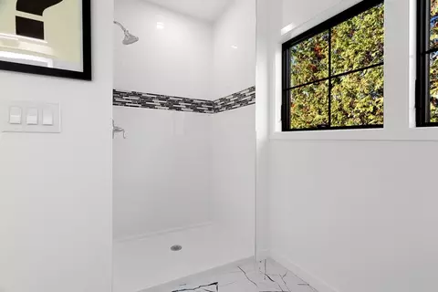 Bath - 32 Lincoln St #32, Needham, MA 02492 photo 3 of 6